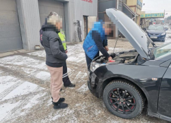 Полицейские помогли супруге военного, попавшей в передрягу на воронежской трассе