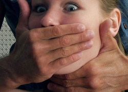 Воронежец изнасиловал 13-летнюю девочку в своем автомобиле 