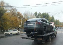 В Воронеже эвакуировали кроссовер Tesla Model X стоимостью 138 тыс долларов 