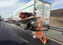 ДТП с грузовиком и микроавтобусом парализовало трассу М-4 «Дон»