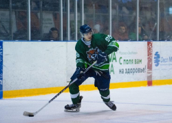 Бобровская хоккейная команда победила нововоронежцев в областном дерби