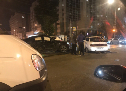 Опубликованы снимки с места жесткого столкновения BMW X6 и ВАЗа в Воронеже