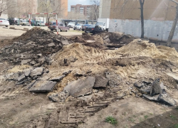 Проклятое место: детскую площадку превратили в свалку отходов дорожного строительства