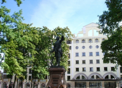 159 лет назад открыли первый памятник Воронежа императору Петру I