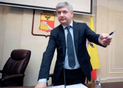 Воронежский мэр сбросил с плеч выдачу разрешений на строительство на своего зама