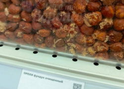 Орехи с "живым белком" ужаснули покупателей в воронежском магазине