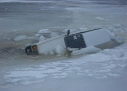 Дрифтеры на «шестерке» провалились под лёд на Воронежском водохранилище