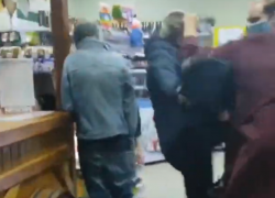 Воронежские «Хрюши против» вернулись в магазин, где на них напали из-за пельменей, просроченных на полтора года 