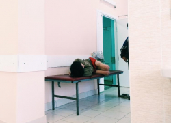 В воронежской БСМП неадекватная пенсионерка ночью напала на соседку по палате