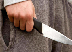 Пенсионер угрожал зарезать хозяйку квартиры в Воронеже 