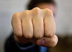 В Воронежской области возле вокзала у пьяного посетителя в драке украли 6 тысяч 500 рублей