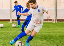 Академия воронежского «Факела» исполнила мечту 10-летнего школьника из Донбасса