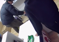 Воронежец смылся из Wildberries с неоплаченным товаром – опубликовано видео погони 