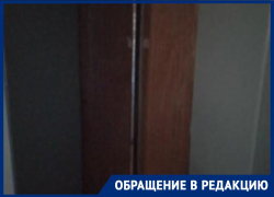 Лифт в девятиэтажке заставляет страдать матерей из Воронежа