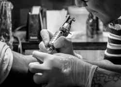 Воронежца оштрафовали за татуировку орла 