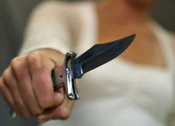 Женщина ударила возлюбленного ножом и вызвала ему скорую в Воронежской области