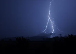 На Воронеж обрушится град с ливнями и грозами, - МЧС