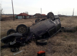 Пьяный автомобилист перевернулся на ИЖе в Воронежской области 