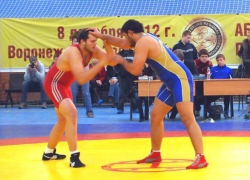 Житель Махачкалы обошел воронежских спортсменов на чемпионате по вольной борьбе
