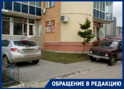 Местом хамской парковки стал тротуар у воронежской многоэтажки