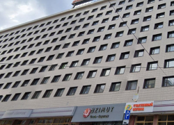 В здании гостиницы Azimut в центре Воронежа вспыхнул пожар