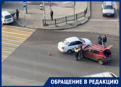 Свидетелей противоречивого ДТП на перекрестке ищут в Воронеже