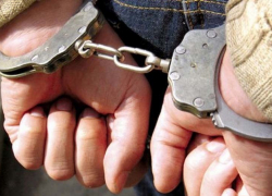 У пьяного воронежца в парке угрозами забрали банковскую карту 