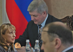 Губернатор Гусев поручил Абричкиной взяться за яйца