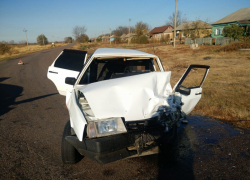  Водитель ВАЗ погиб в лобовой аварии с иномаркой в воронежском селе