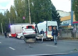 Опубликовано видео с места жёсткого ДТП с опрокинутой KIA Rio в Воронеже