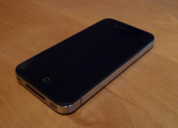 В Воронежской области злоумышленник «развел» 18-летнего юношу на iPhone4