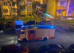 Спасатели не могли доехать до смертельного пожара в Воронеже из-за забитого машинами двора 