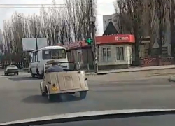 Кабриолет для бедных мажоров сняли на дороге в Воронеже