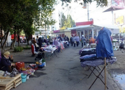 Грязь, базар и море алкоголя — на остановке Молодежный в Северном районе наступил апокалипсис