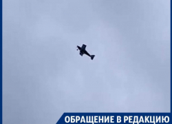 Пугающие выкрутасы винтажного самолета сняли под Воронежем