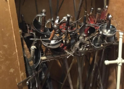 В воронежской школе подросток ранил мечом сверстника