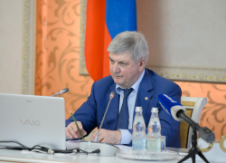 Губернатор Гусев пригрозил чиновникам персональной ответственностью за медленную трату бюджетных денег
