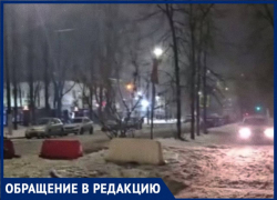 «Летят со свистом»: тротуар превратили в проезжую часть из-за ремонта дороги в Воронеже