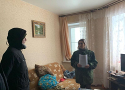 Труп мужчины нашли в подъезде дома перед Новым годом под Воронежем 