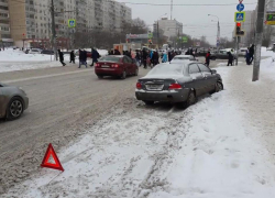 Первый снег спровоцировал шквал ДТП на дорогах Воронежа