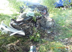 На фото показали, что осталось от  Mitsubishi воронежца после смертельного ДТП с грузовиком  