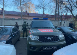 Дом воронежского стрелка оцепила военная полиция