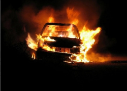 Пьяный поджигатель уничтожил два автомобиля в воронежском селе