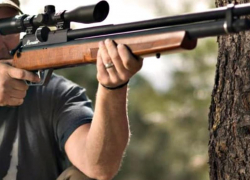 Пьяный воронежец прострелил друга вместо бутылки и сбежал