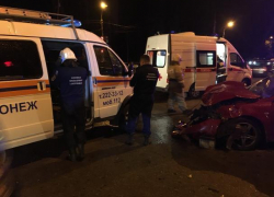 Попавшего в ДТП водителя Mazda зажало в автомобиле