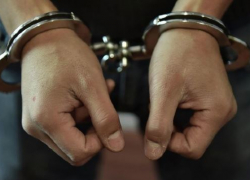 На пенсионера напали в подъезде дома в Воронеже