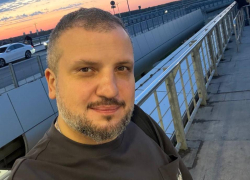 «Всегда больнее всего делают любимые»: комик Дмитрий Позов заявил, что его не пустили в воронежские заведения 