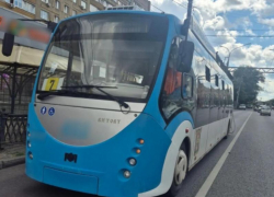 Троллейбус снес женщину на зебре в центре Воронежа