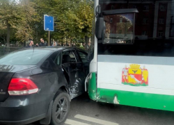 ДТП с маршруткой перегородило выделенную полосу в Воронеже 
