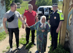 Потерявшуюся пенсионерку нашли в поле без сознания в Воронежской области
